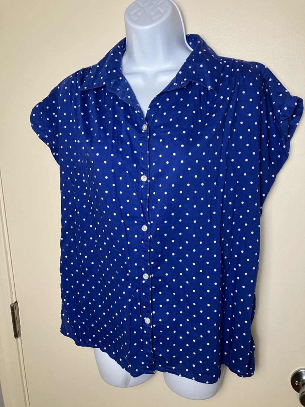 Old Navy Cap Sleeve Blue Polka Dot Button-Up Blouse Size‎ Medium Coastal Preppy